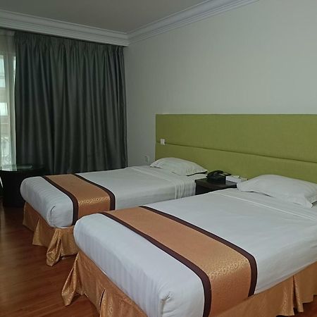 Td Plaza Hotel Kota Kinabalu Exterior photo