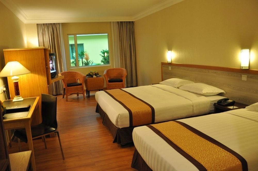 Td Plaza Hotel Kota Kinabalu Exterior photo
