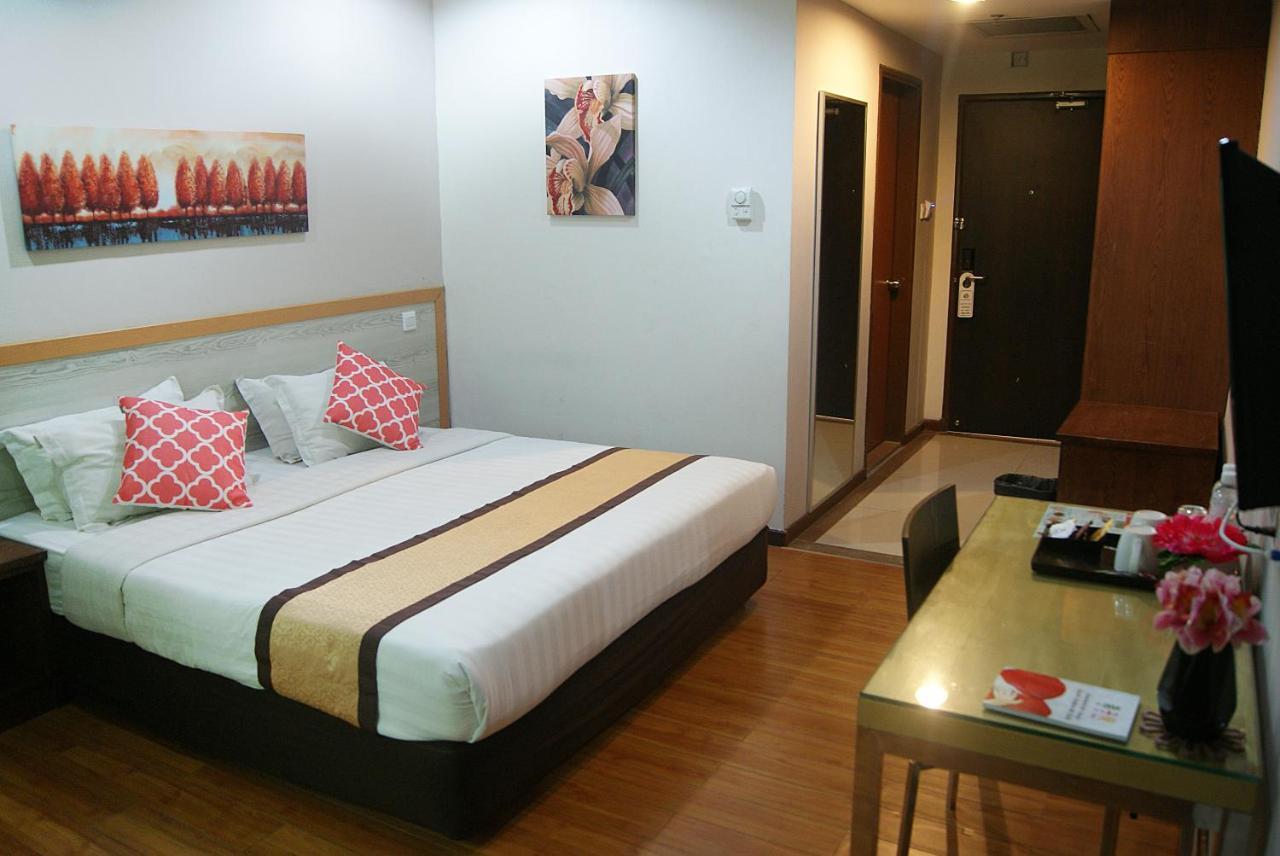 Td Plaza Hotel Kota Kinabalu Exterior photo