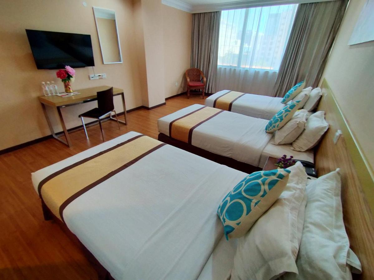 Td Plaza Hotel Kota Kinabalu Exterior photo